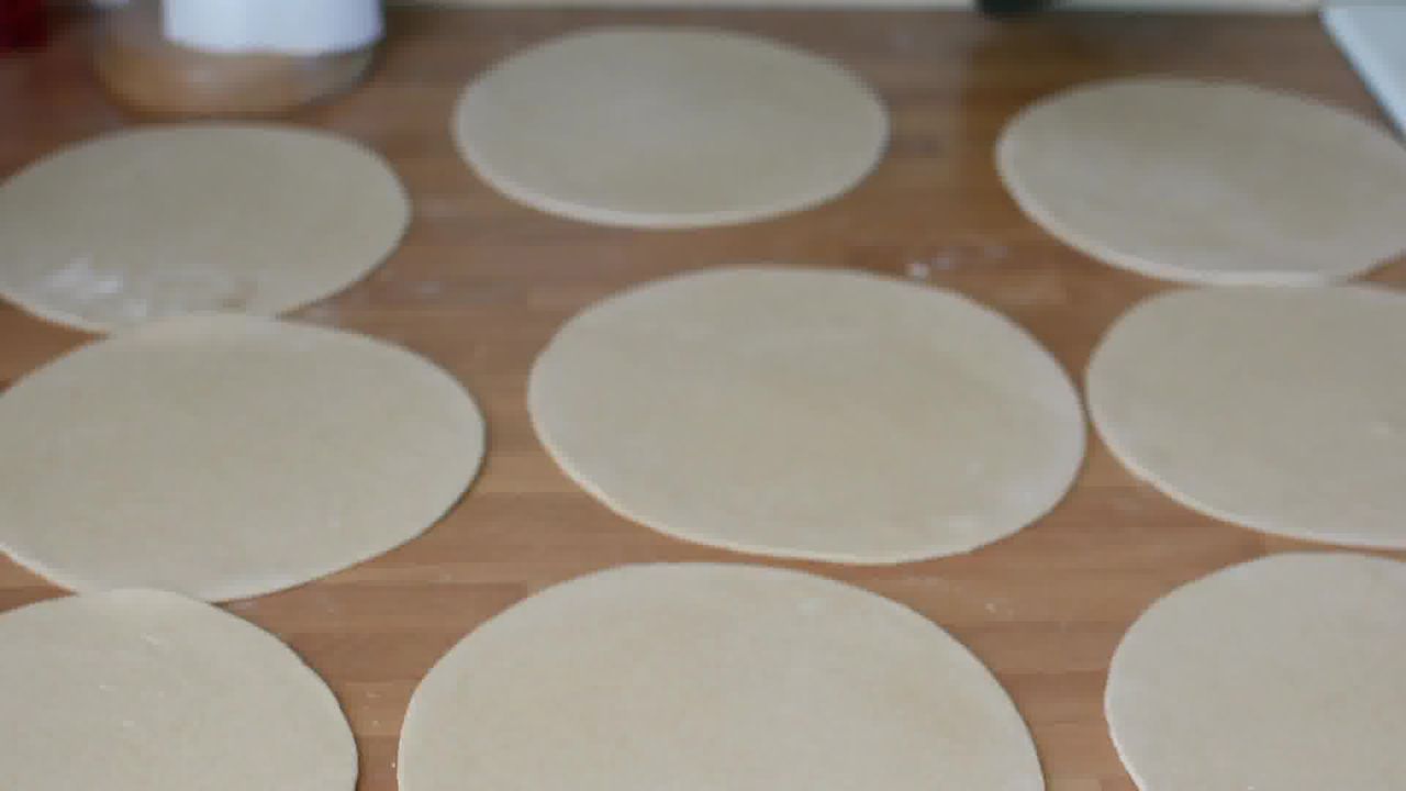 How To Make Soft Roti/Chapati? (Indian Flatbread)+Video - Piping