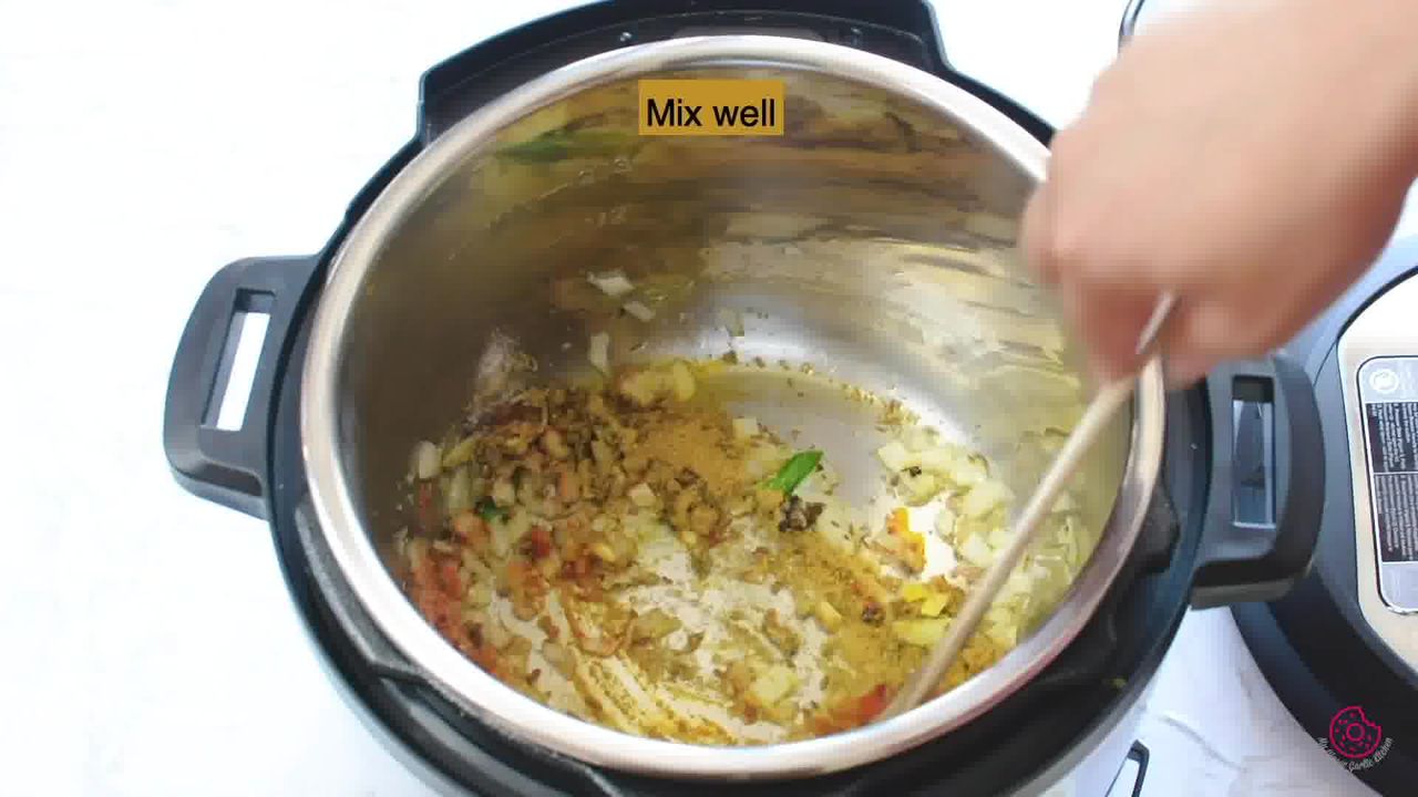 Super Easy Chana Masala (Instant Pot - Pressure Cooker Recipe)