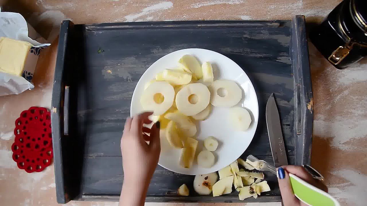 Mini Apple Tarte Tatin (French Apple Tarts) - ZoëBakes