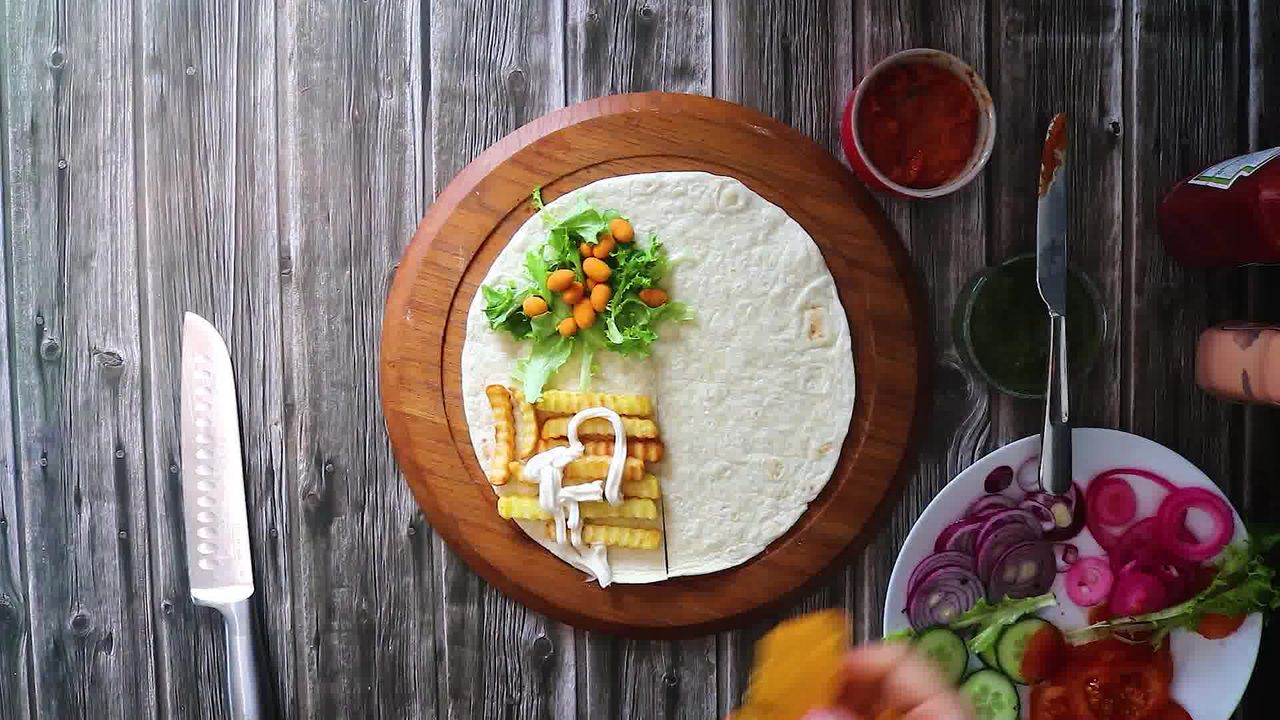 https://www.mygingergarlickitchen.com/wp-content/recipe-steps-images/tortilla-wrap-hack/tortilla-wrap-hack-step-3-3.jpg