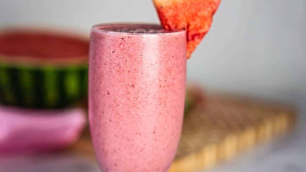 Watermelon Smoothie Recipe (6-Ingredient, Easy and Refreshing)