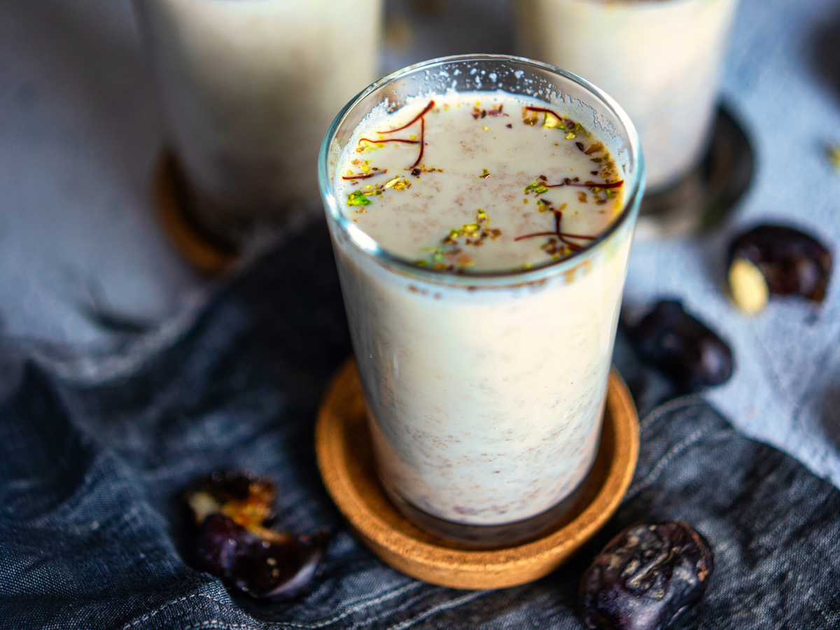 Date Milk - Khajoor Ka Doodh (Step-By-Step + Video Recipe)